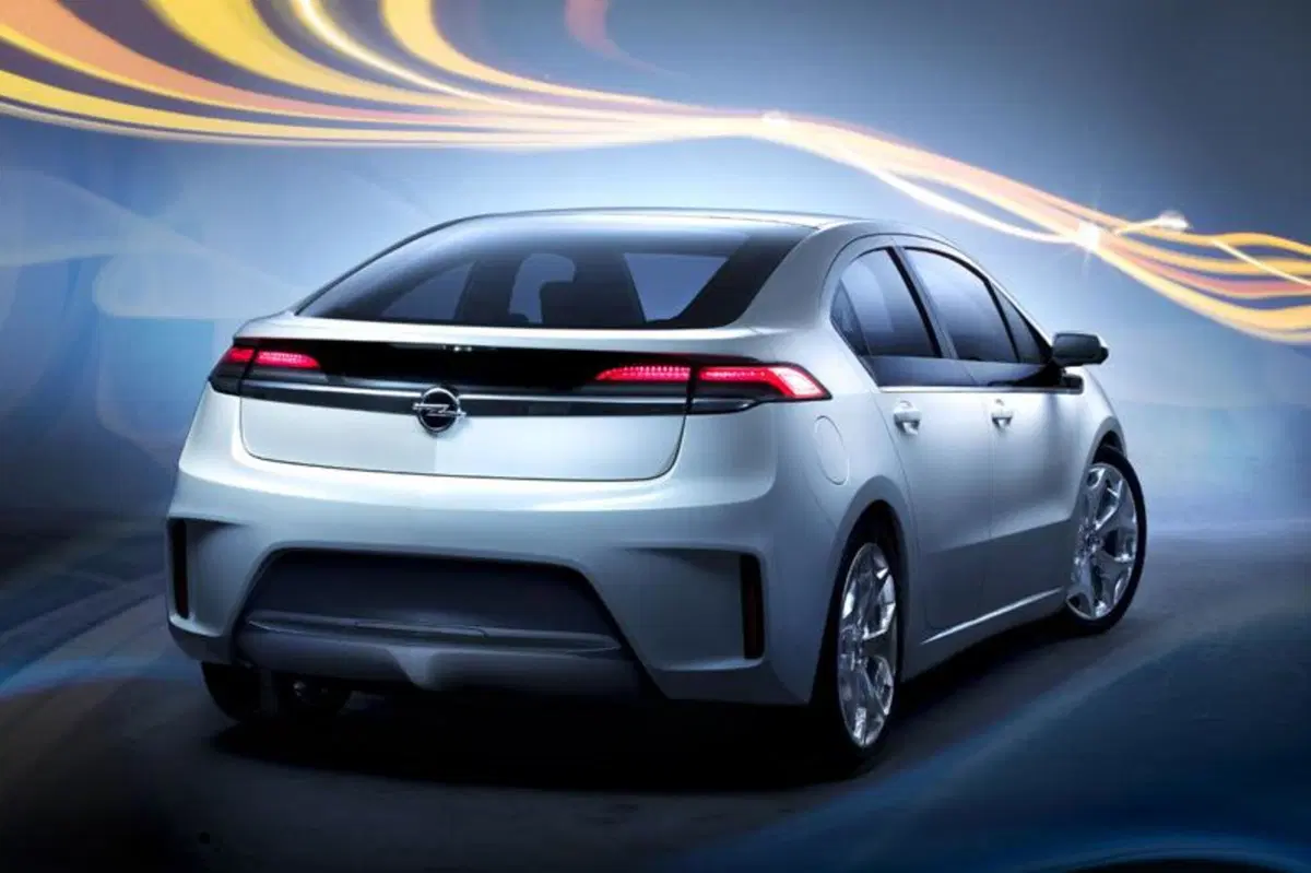 Opel Ampera: su strada con il prototipo (14)