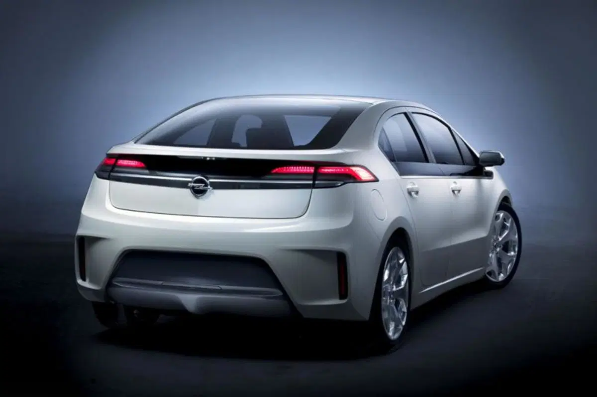 Opel Ampera: su strada con il prototipo (16)