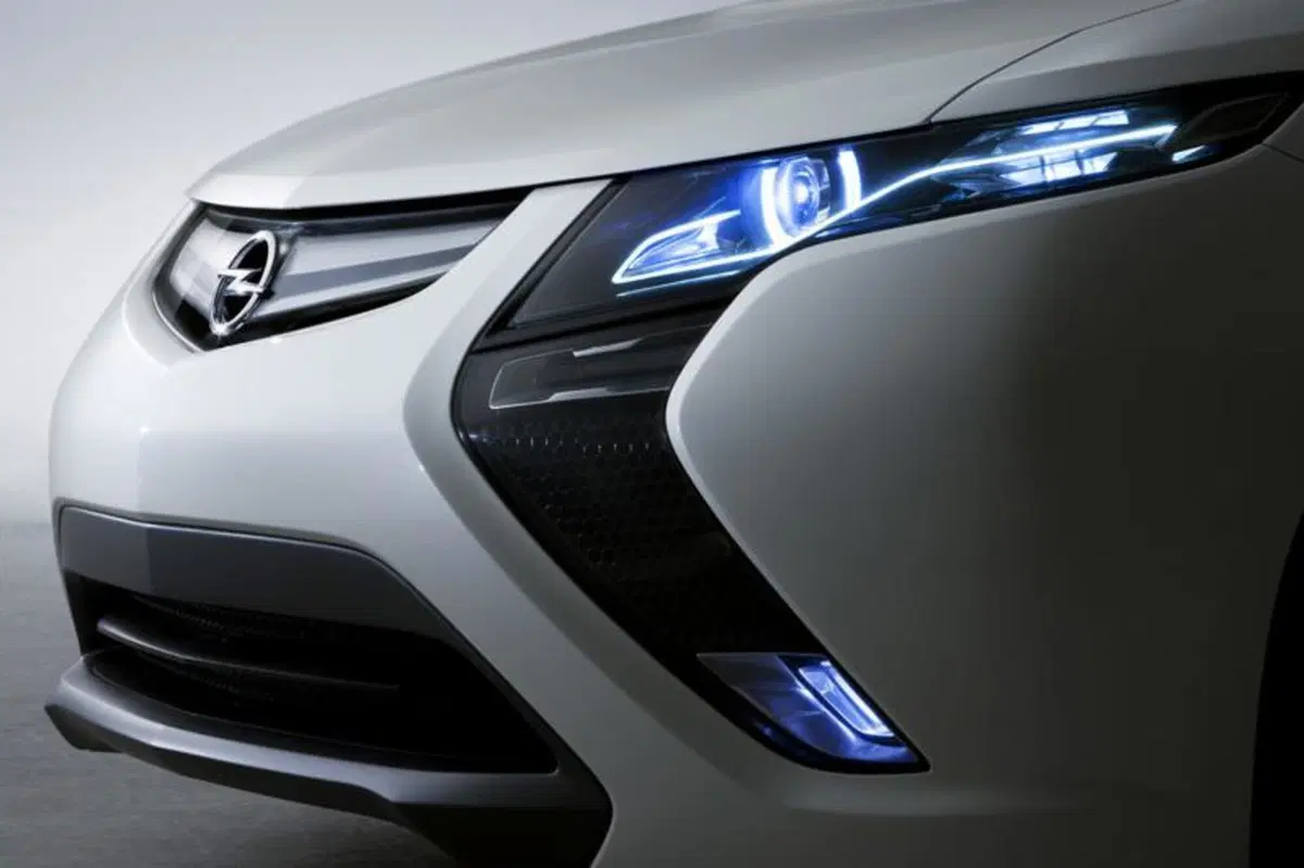 Opel Ampera: su strada con il prototipo (20)