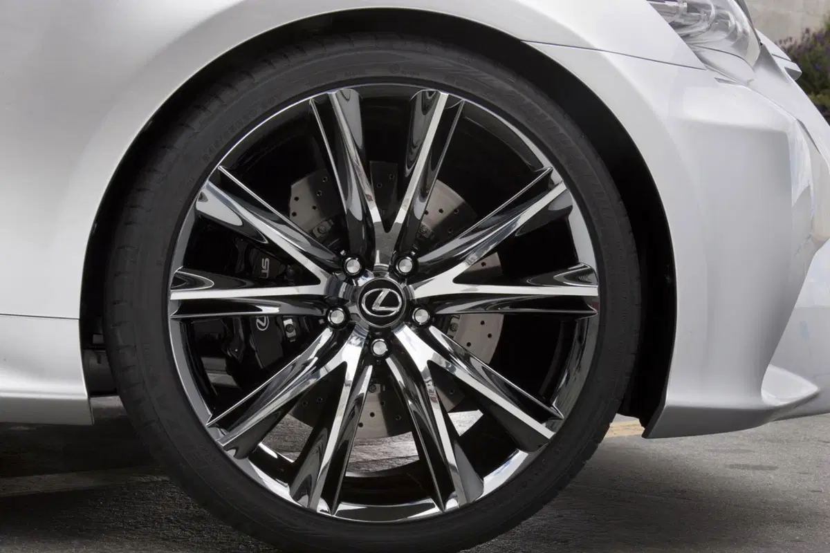 Lexus: la nuova GS debutterà a Pebble Beach (8)
