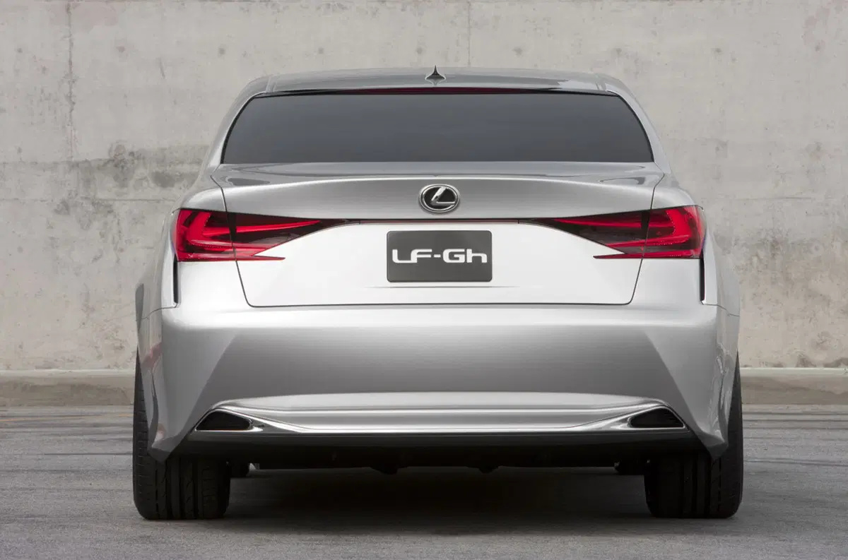Lexus: la nuova GS debutterà a Pebble Beach (18)
