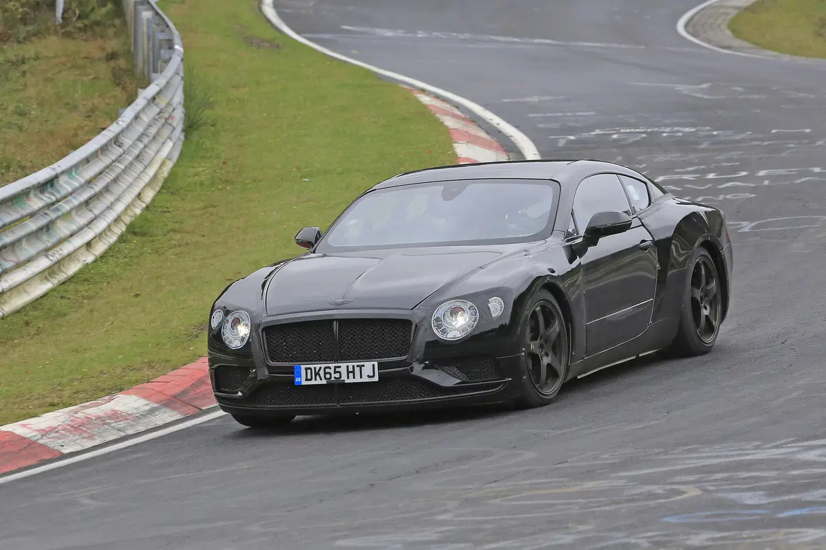 Nuove Bentley Continental GT e GTC: i muletti al Ring (2)