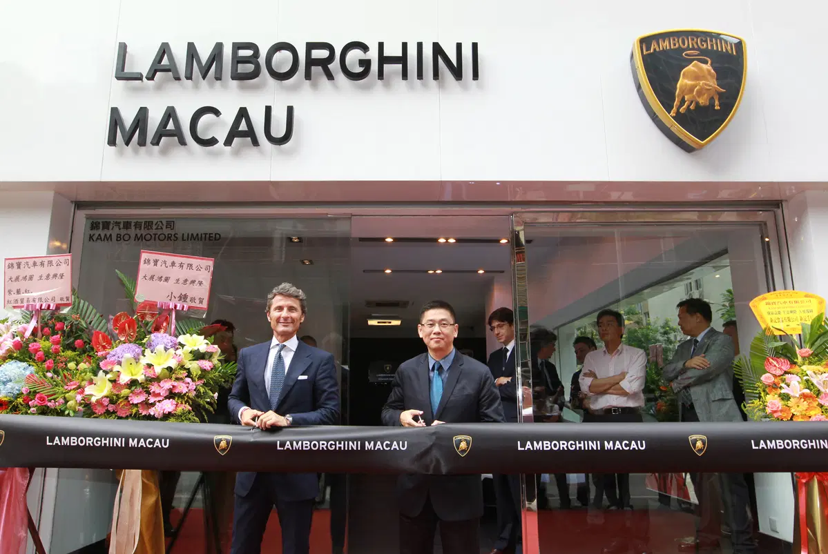 Lamborghini: aperti due nuovi dealer in Svizzera e Cina
