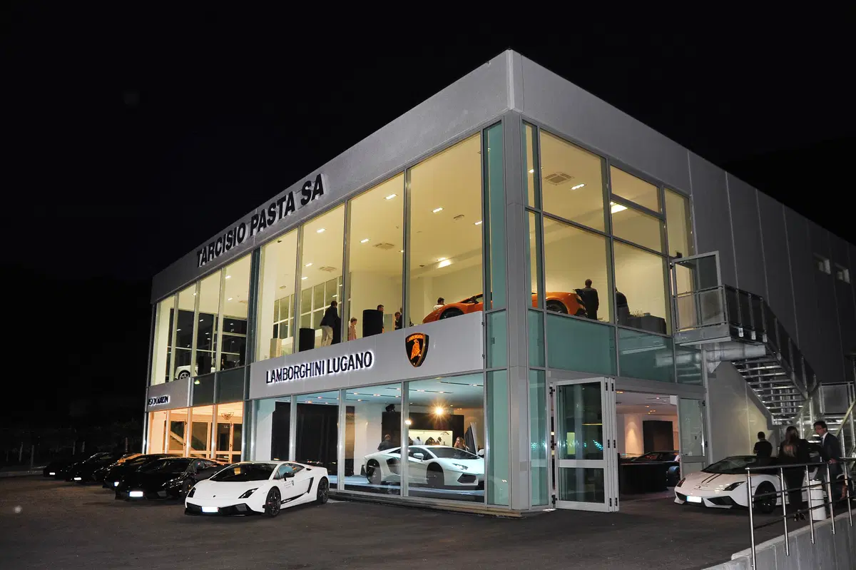 Lamborghini: aperti due nuovi dealer in Svizzera e Cina (2)