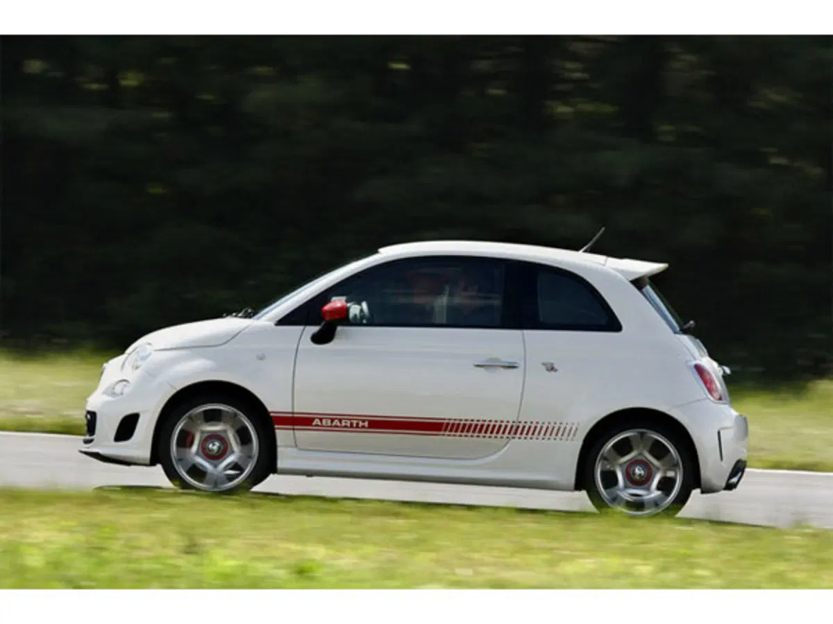 Abarth: la 500 dello Scorpione arriverà negli USA (9)