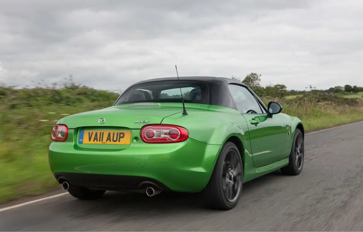 Mazda MX-5 e Mazda2 Black Series: edizione limitata per il solo mercato britannico (2)