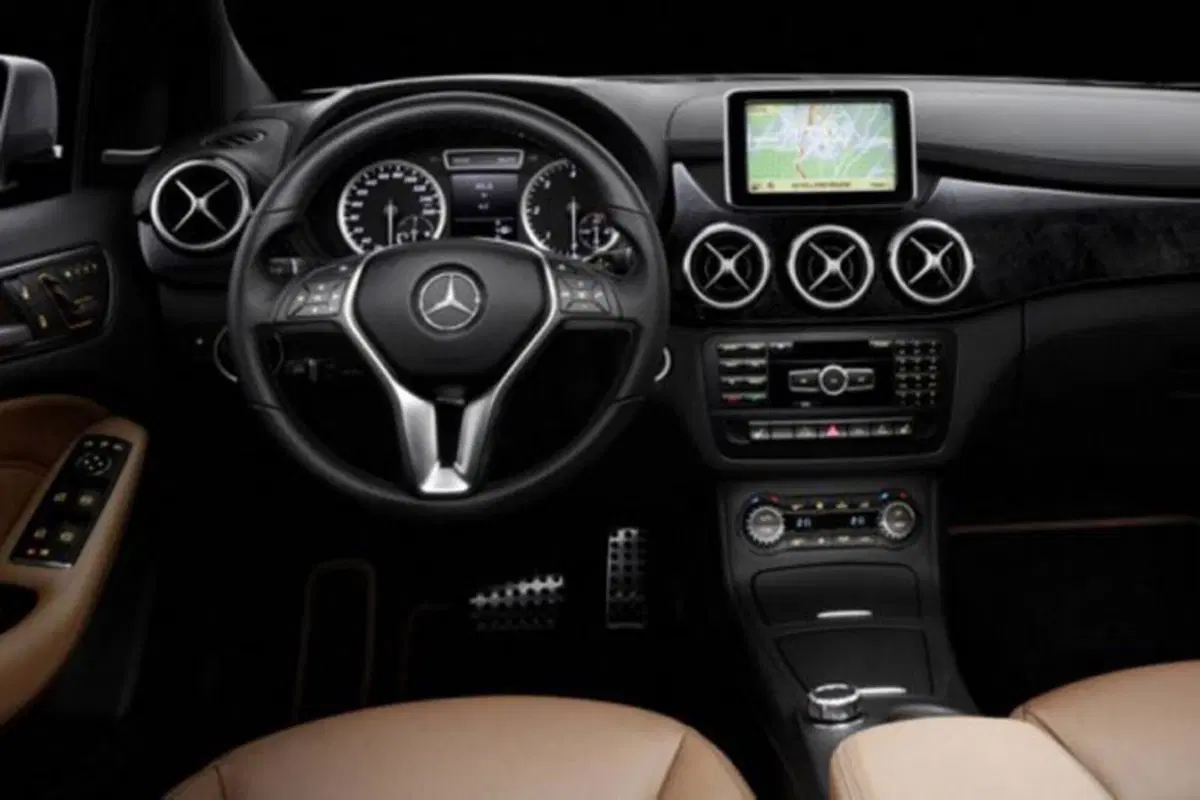 Nuova Mercedes Classe B: prime immagini (14)