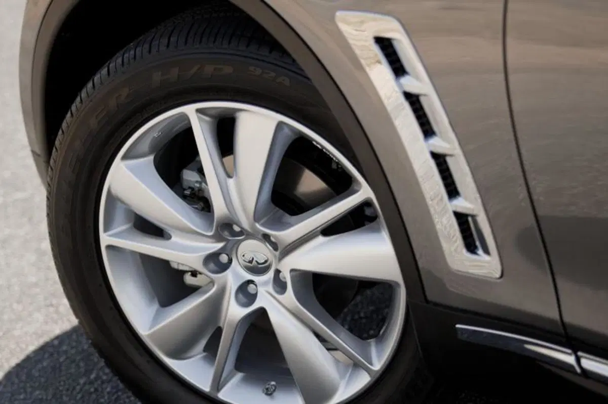 Infiniti FX: il restyling arriva in USA con il M.Y. 2012 (9)