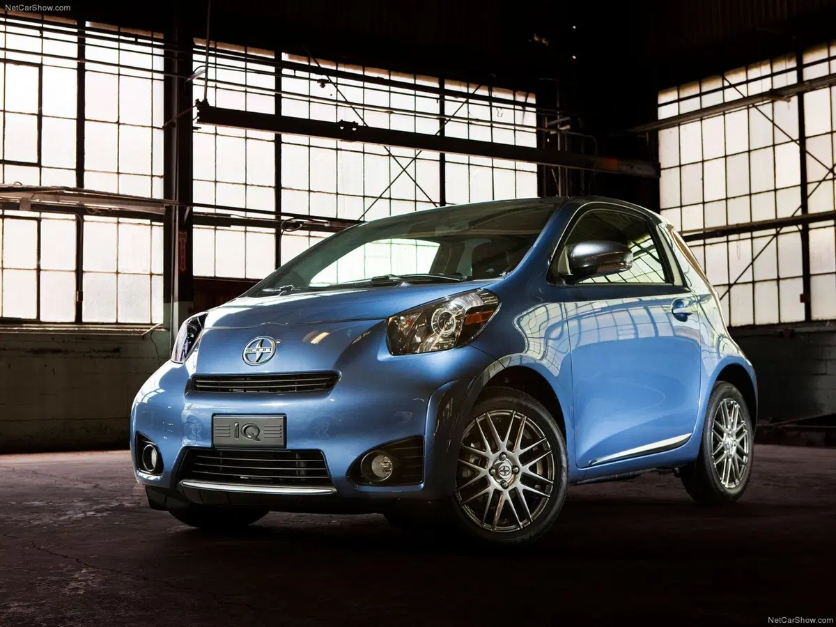 Scion iQ (2)