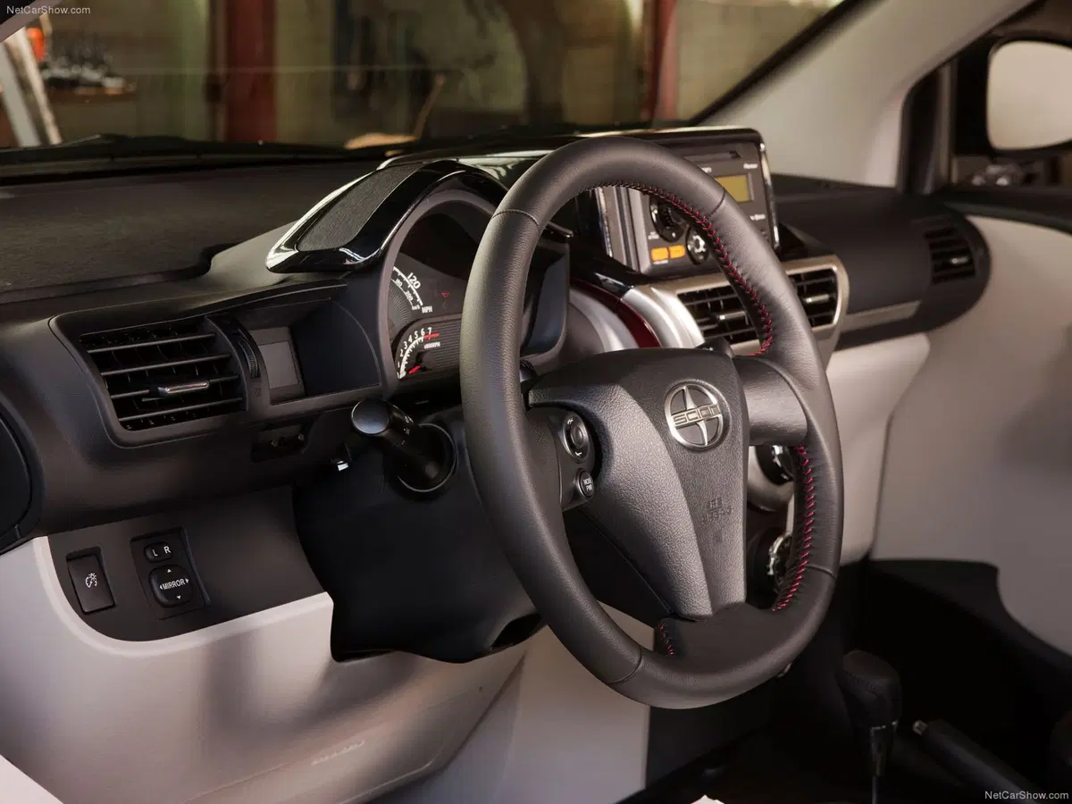Scion iQ (12)