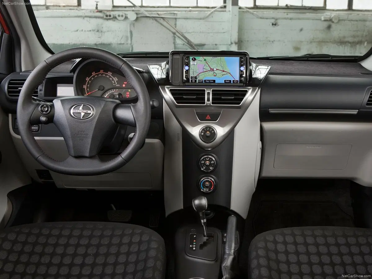 Scion iQ (13)