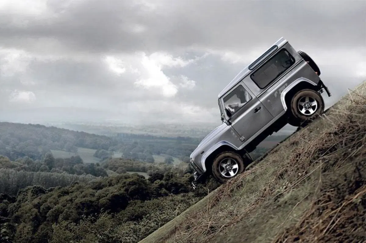 Land Rover Defender M.Y. 2012: nuovo motore 2.2 diesel