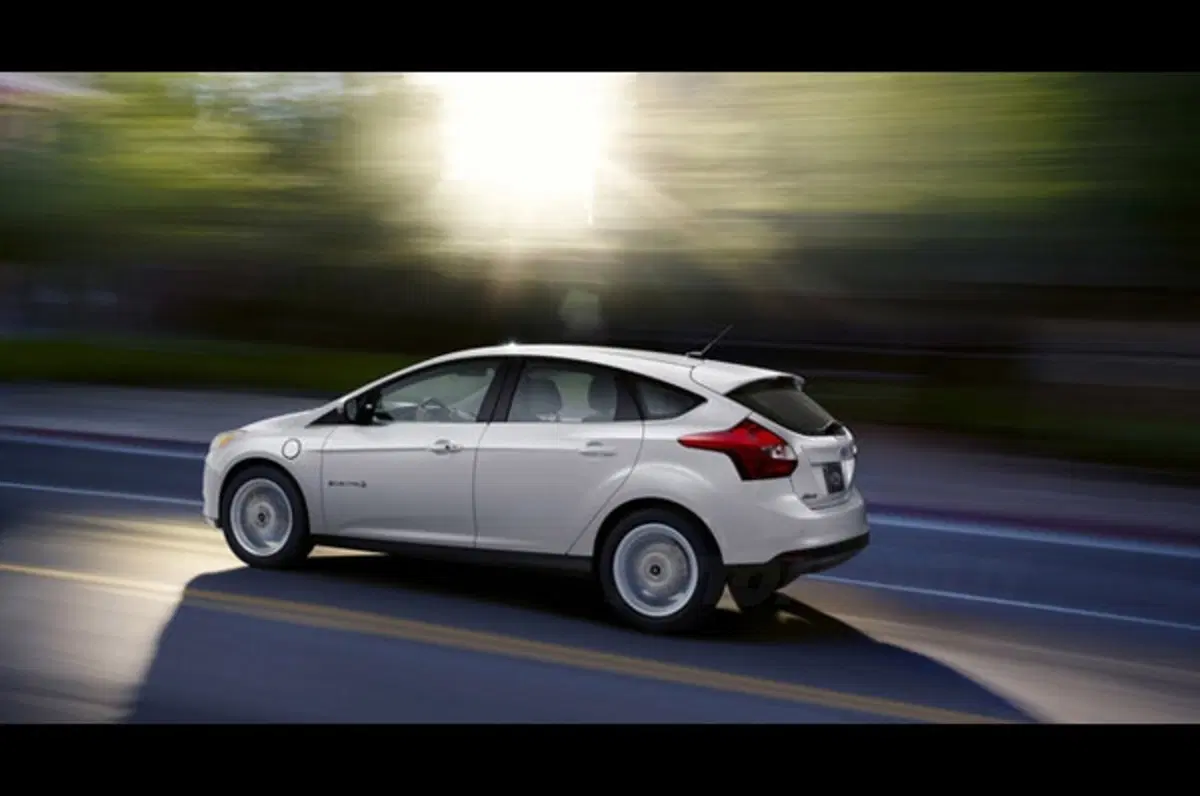 Focus Electric: da fine anno si ricaricherà (anche) col sole (2)