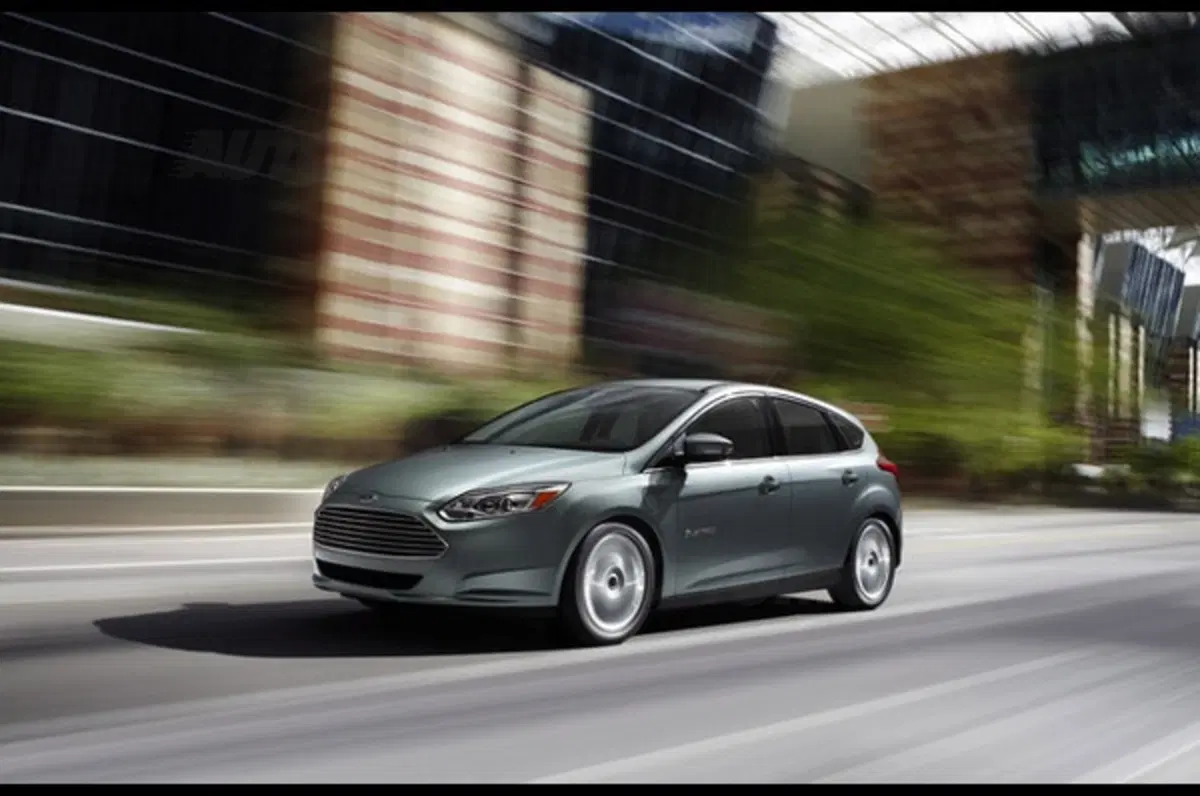 Focus Electric: da fine anno si ricaricherà (anche) col sole (3)