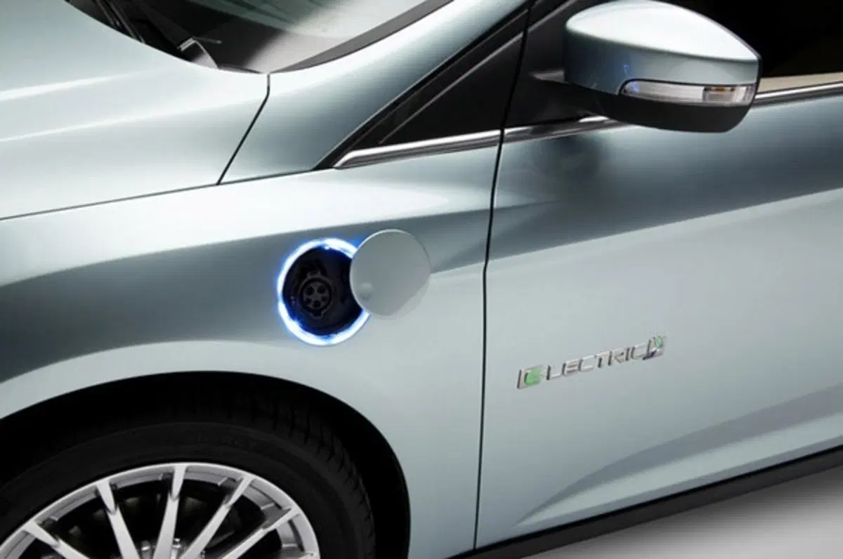 Focus Electric: da fine anno si ricaricherà (anche) col sole (7)