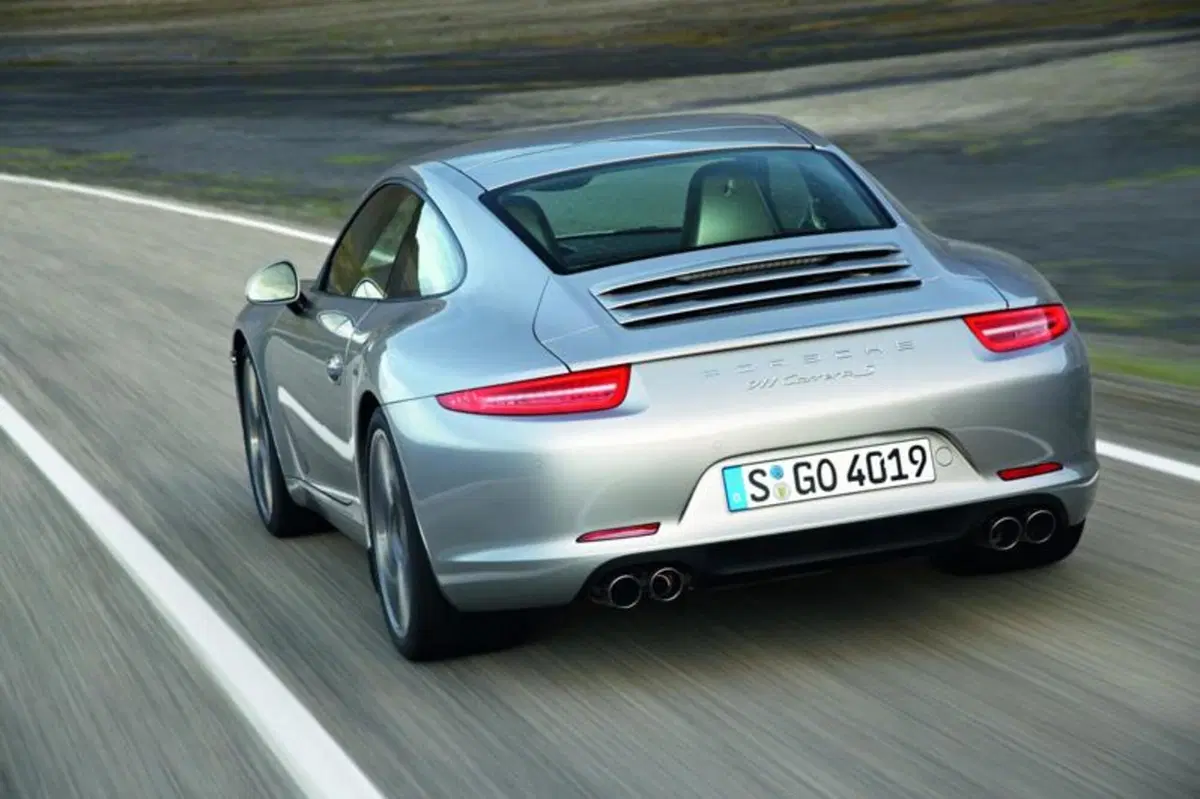 Porsche 911: le prime immagini ufficiali della nuova 991