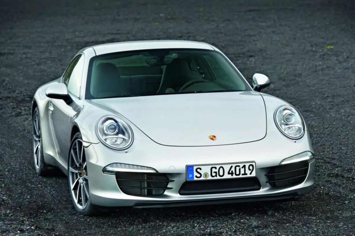 Porsche 911: le prime immagini ufficiali della nuova 991 (2)