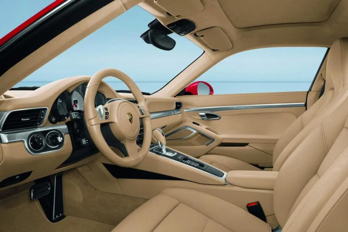 Porsche 911: le prime immagini ufficiali della nuova 991 (7)
