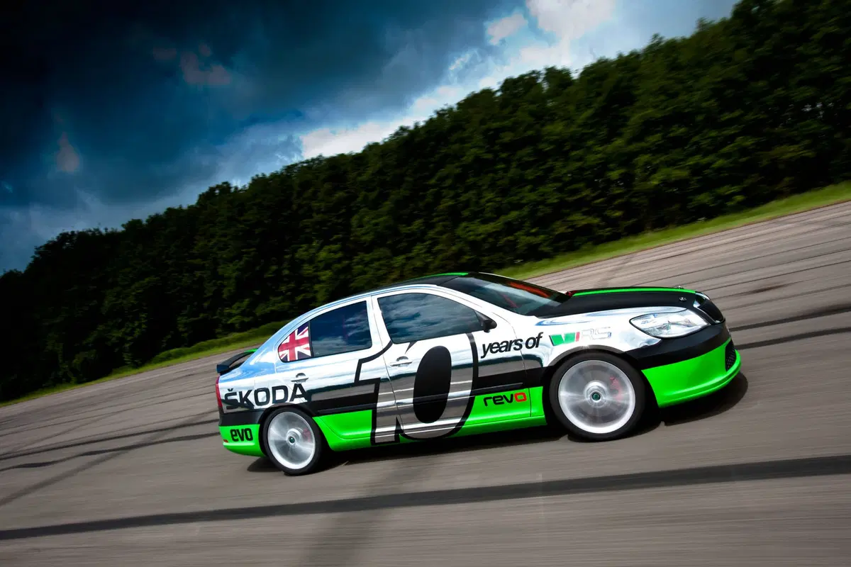 Skoda Octavia vRS Bonneville Special: oltre 325 km/h a Bonneville