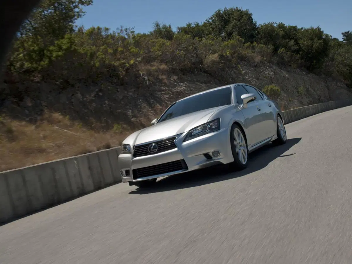 Lexus GS: primi dettagli e foto ufficiali