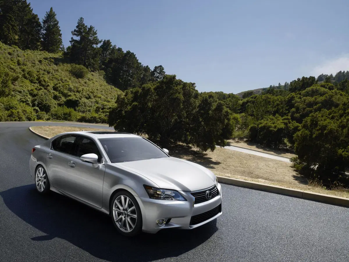 Lexus GS: primi dettagli e foto ufficiali (7)