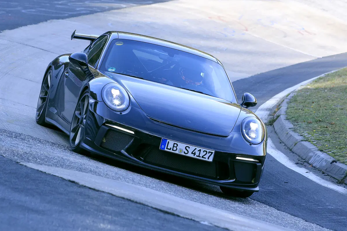 Porsche 911 GT3 facelift: test al Nürburgring (2)