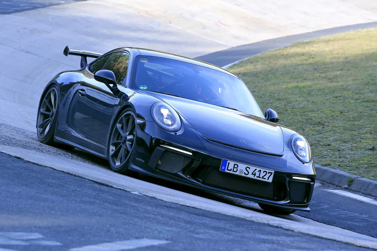 Porsche 911 GT3 facelift: test al Nürburgring (3)