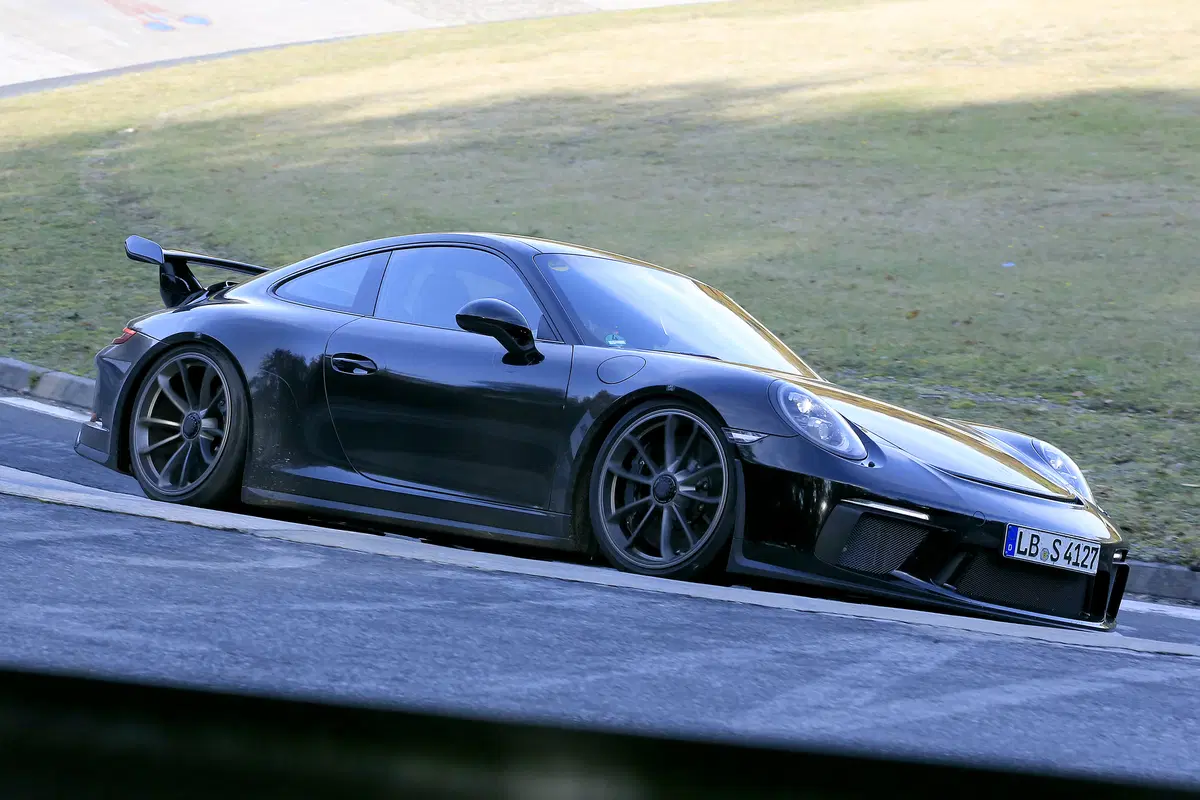 Porsche 911 GT3 facelift: test al Nürburgring (4)