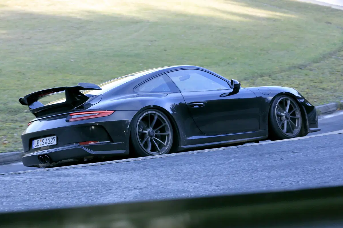 Porsche 911 GT3 facelift: test al Nürburgring (6)