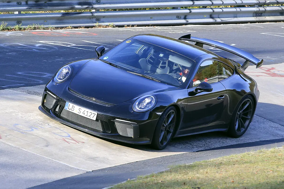 Porsche 911 GT3 facelift: test al Nürburgring (9)