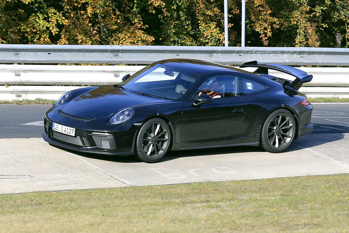 Porsche 911 GT3 facelift: test al Nürburgring (8)