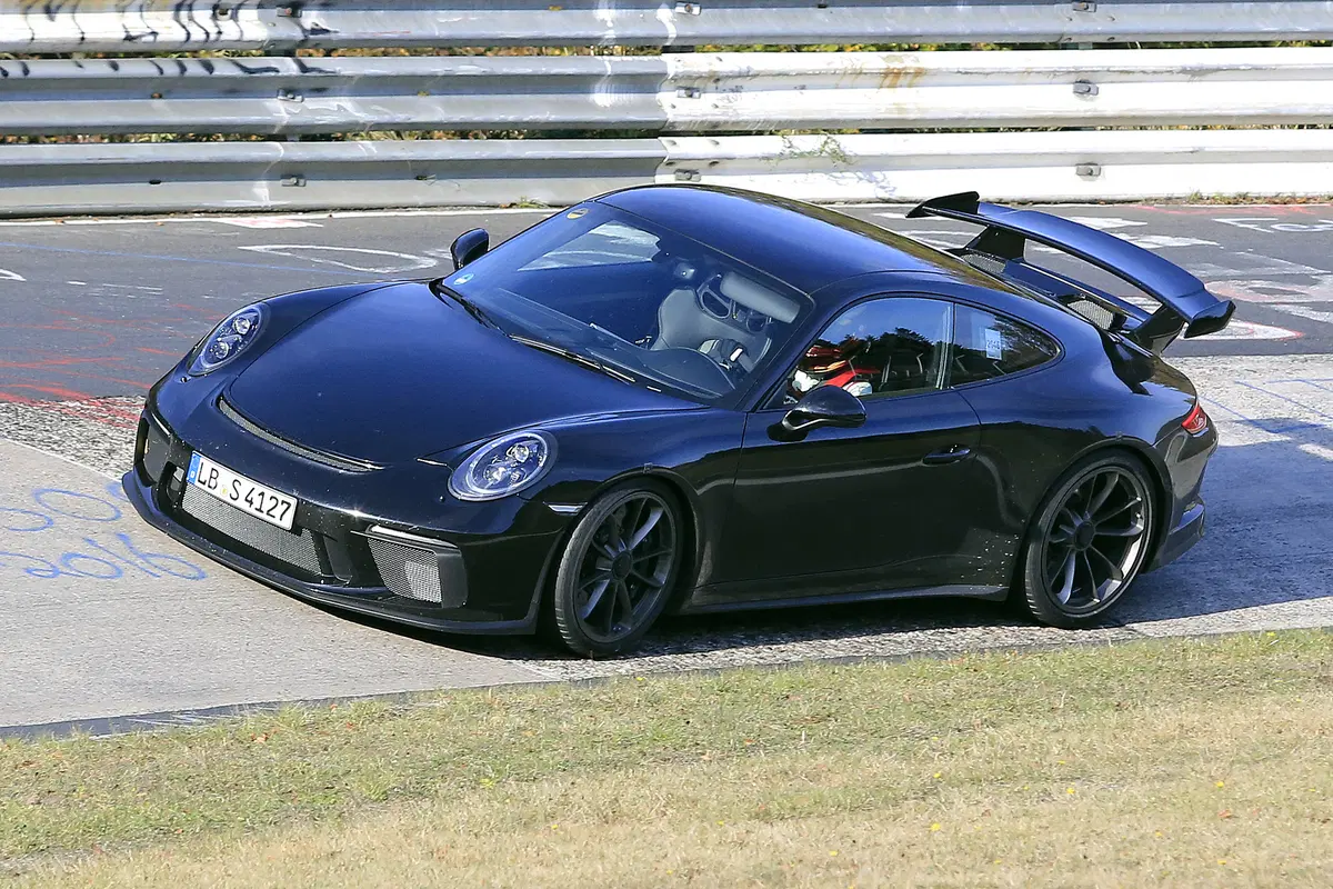 Porsche 911 GT3 facelift: test al Nürburgring (12)