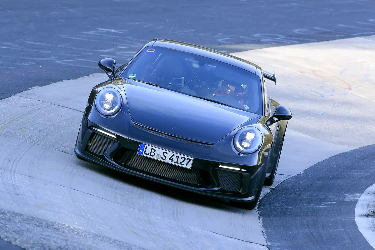 Porsche 911 GT3 facelift: test al Nürburgring (11)
