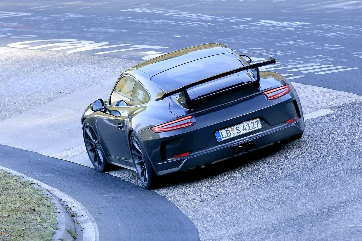 Porsche 911 GT3 facelift: test al Nürburgring (13)