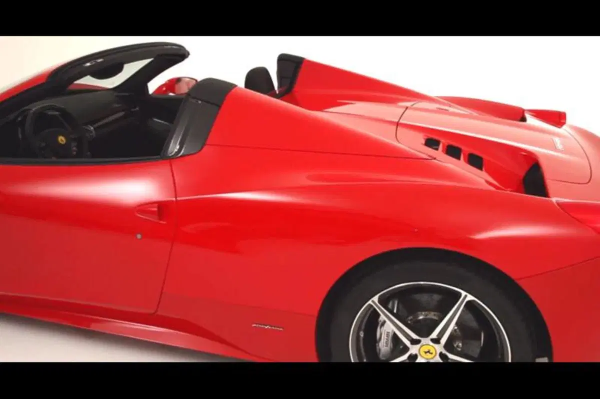 Ferrari 458 Spider: come si apre il tetto in alluminio (10)