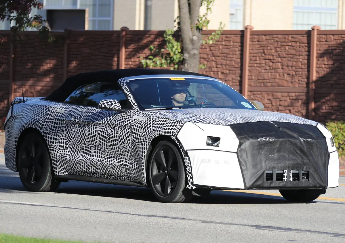 Ford Mustang Convertible restyling 2018: le prime foto spia