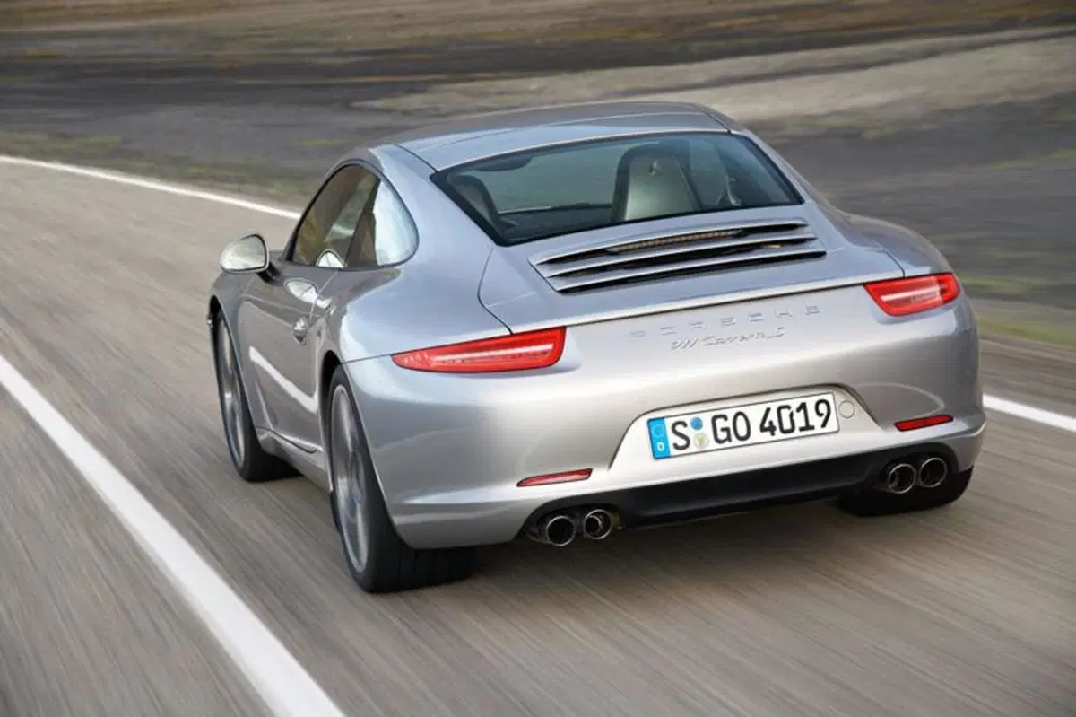 Porsche 911: in Germania la 991 parte da 88.038 euro (5)