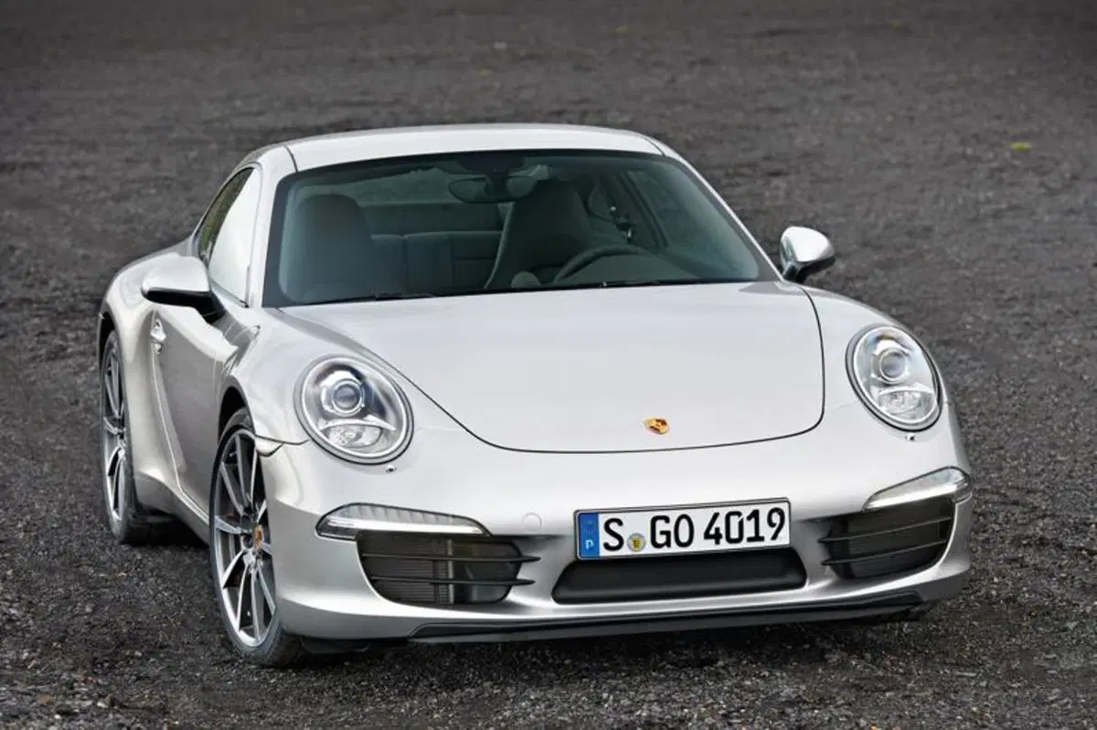 Porsche 911: in Germania la 991 parte da 88.038 euro (9)