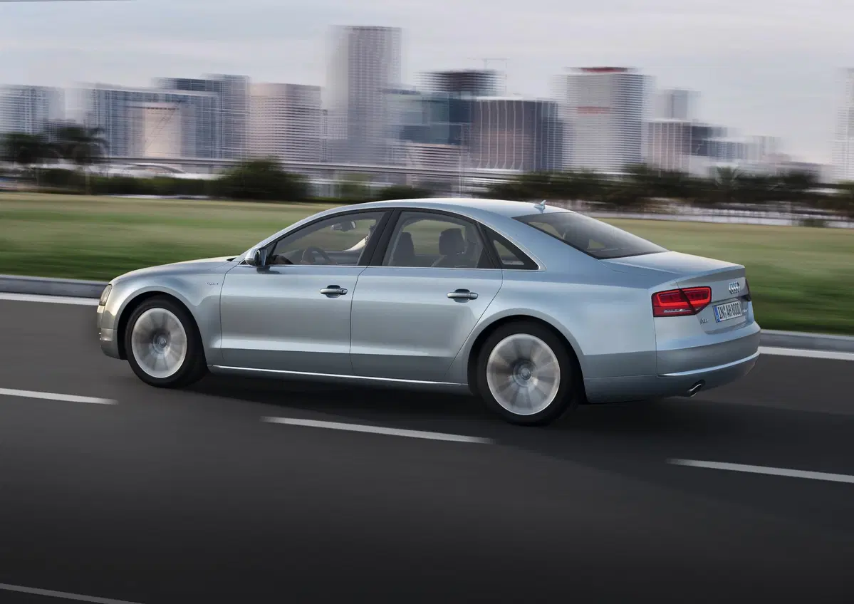 Audi A8 Hybrid (4)