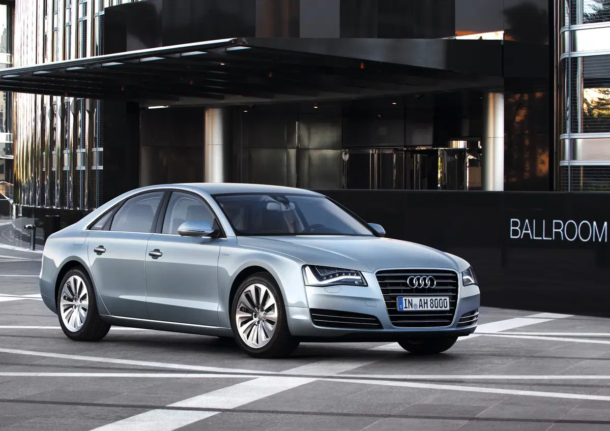Audi A8 Hybrid (6)
