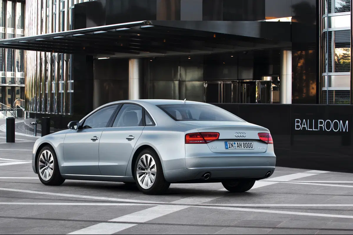 Audi A8 Hybrid (7)