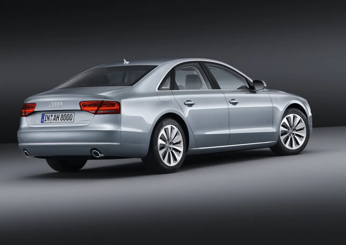 Audi A8 Hybrid (8)