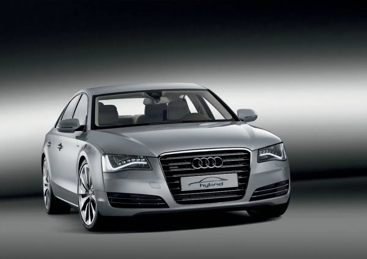 Audi A8 Hybrid (10)