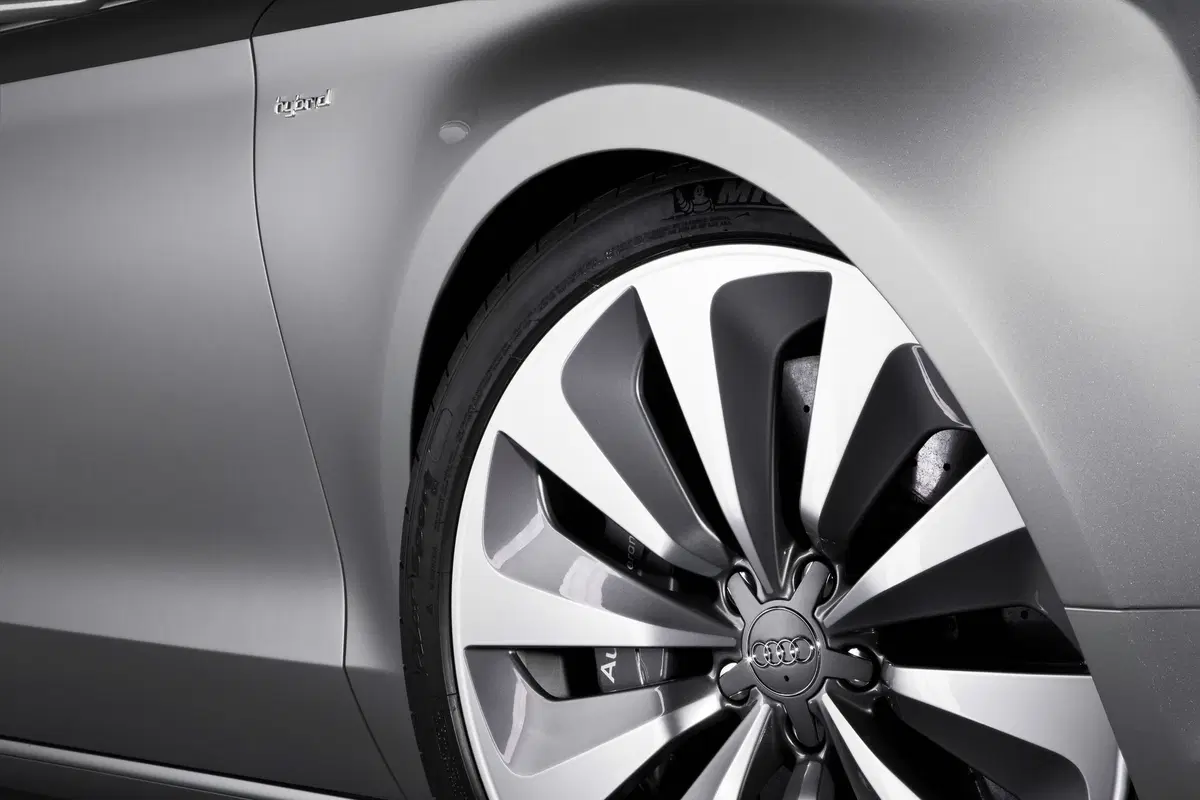 Audi A8 Hybrid (15)