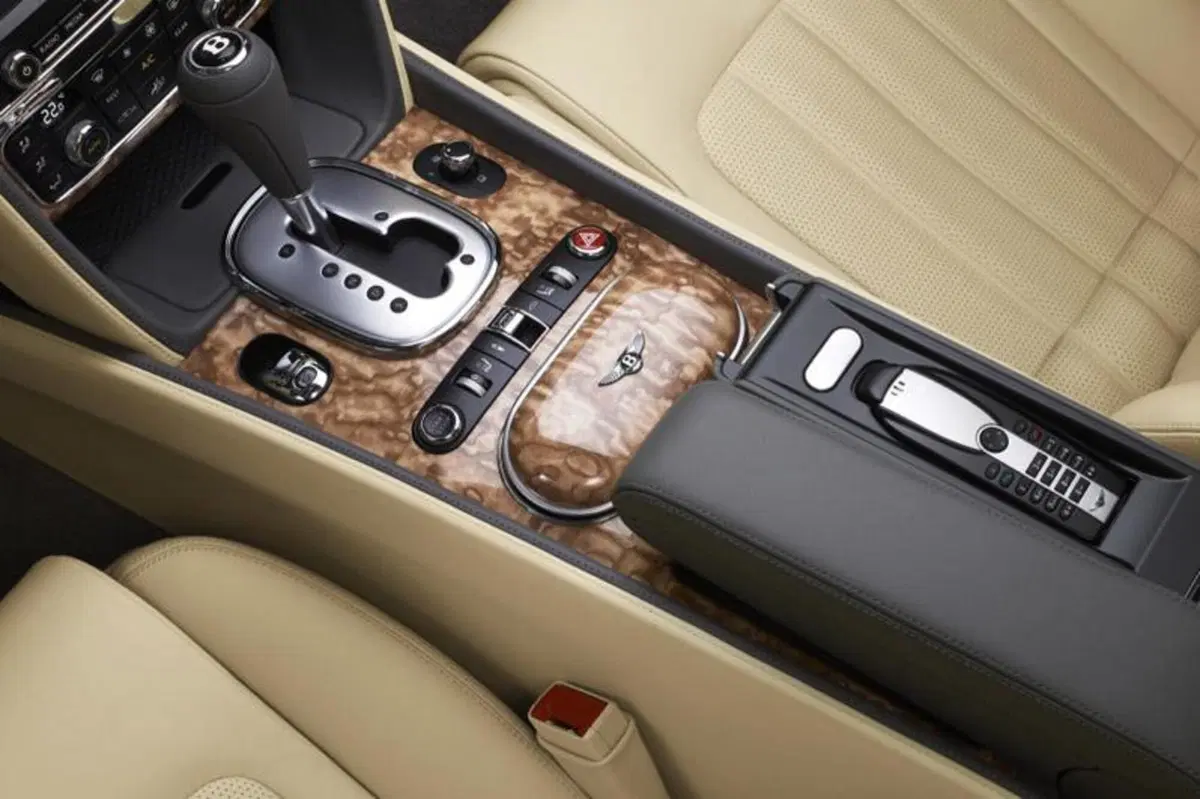 Bentley: ecco la nuova Continental GTC (11)