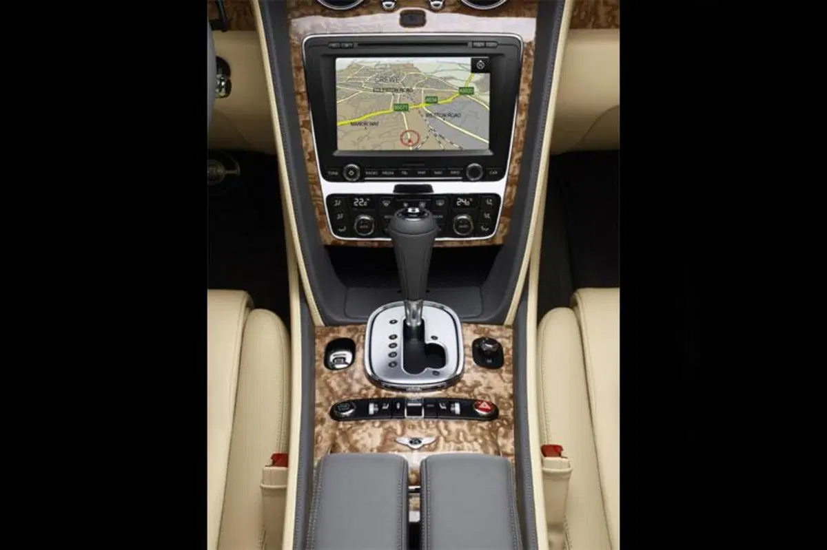 Bentley: ecco la nuova Continental GTC (12)
