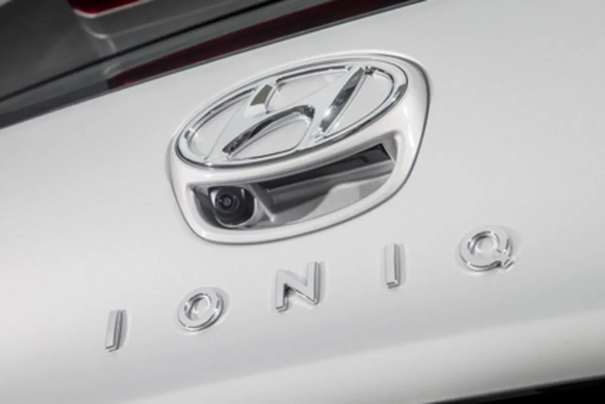 Hyundai Ioniq Hybrid 2016 [Video Primo Test] (16)