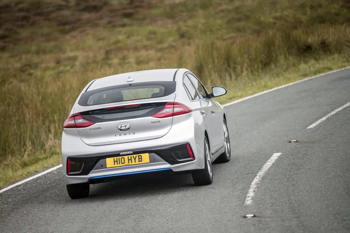 Hyundai Ioniq Hybrid 2016 [Video Primo Test] (14)