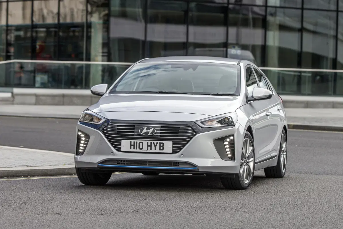Hyundai Ioniq Hybrid 2016 [Video Primo Test] (7)