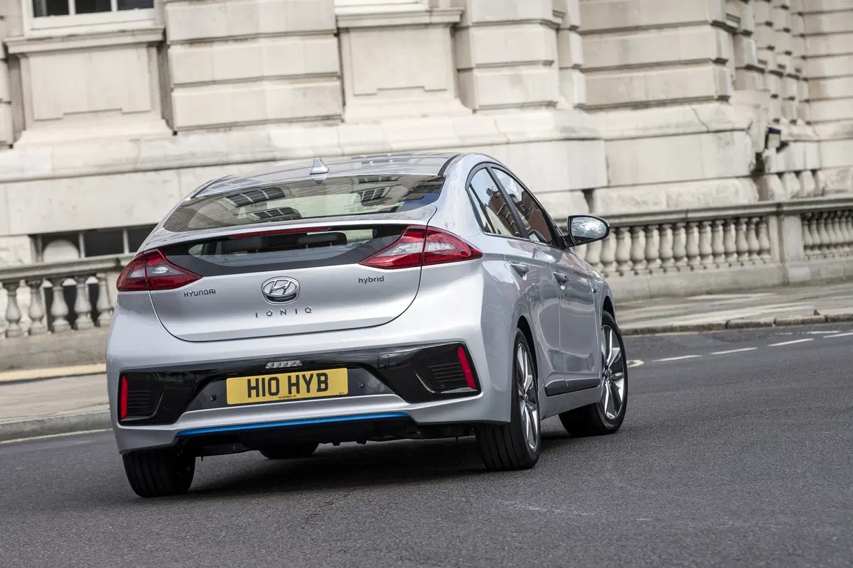 Hyundai Ioniq Hybrid 2016 [Video Primo Test] (8)